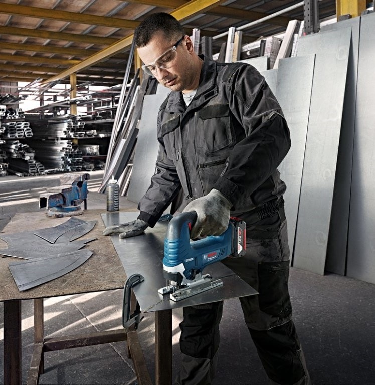 Přímočará pila Bosch Professional GST 185-LI (s baterií)
