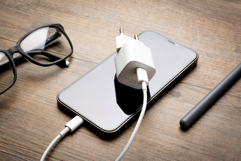Nabíječka do sítě FIXED Mini USB-C PD 20W, MFI + USB-C kabel 1m bílá
