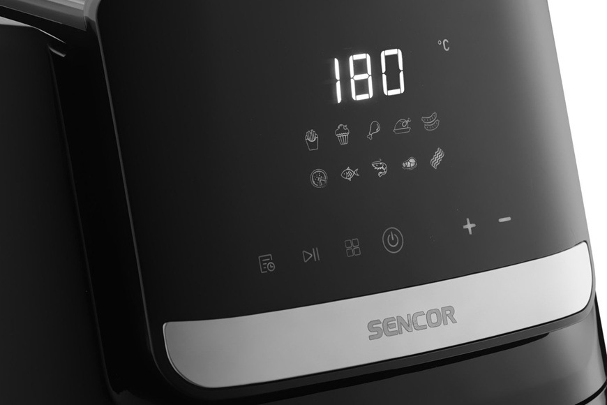 Fritéza horkovzdušná Sencor SFR 6550BK-EUE3 černá Detailní záběr na velký LED displej u horkovzdušné fritézy Sencor SFR 6550BK-EUE3.
