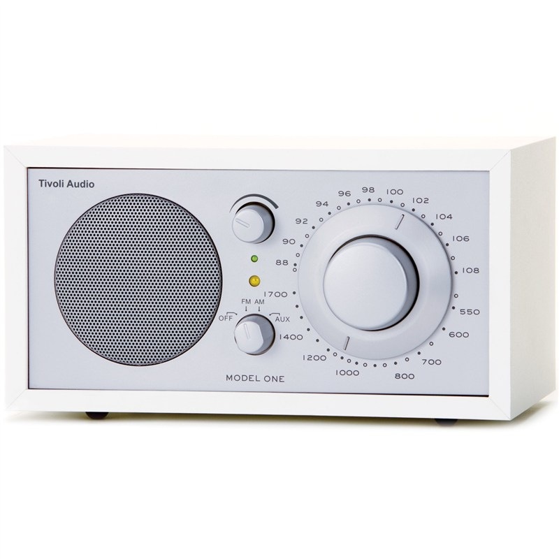Radiopřijímač Tivoli Audio Model One M1-WHT vyhotovený v bílo stříbrné barvě