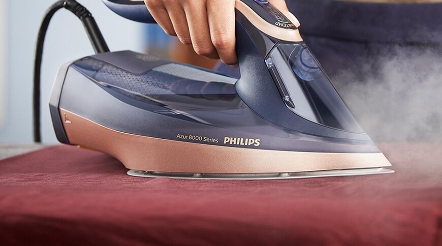 Napařovací žehlička Philips DST8070/80 8000 Series s trvalým výstupem páry.
