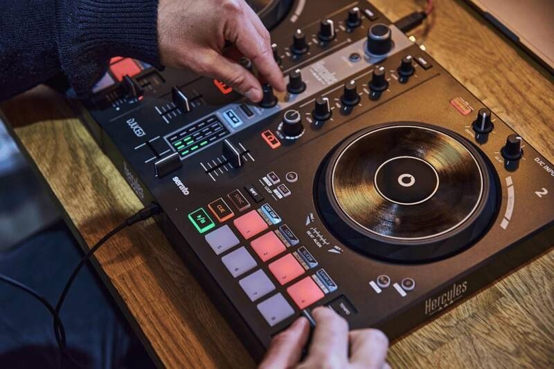 Mixážní pult Hercules DJControl Inpulse 300 MK2 černý