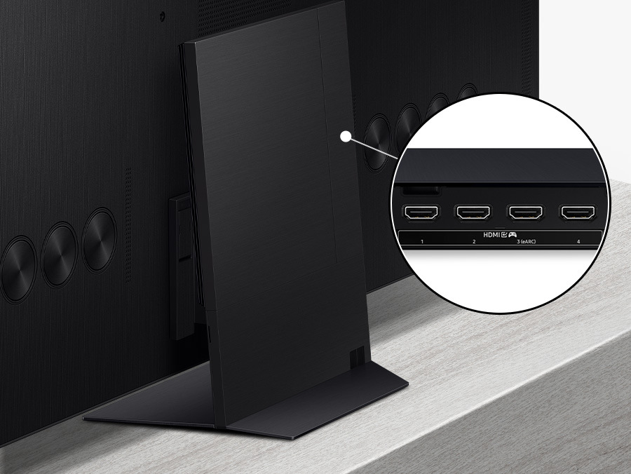 Zadní strana televize Samsung, v kroužku je detail slotů boxu One Connect 
