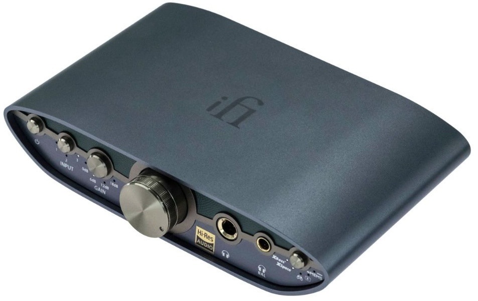 Sluchátkový zesilovač iFi audio ZEN CAN 3 černý/modrý Sluchátkový zesilovač iFi ZEN CAN, tmavě šedý, šikmý pohled zepředu.