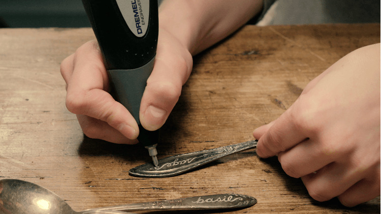 Přímá bruska Dremel Engraver (290-3) Přímá bruska Dremel Engraver (290-3) minimalizuje vibrace i díky pogumované rukojeti