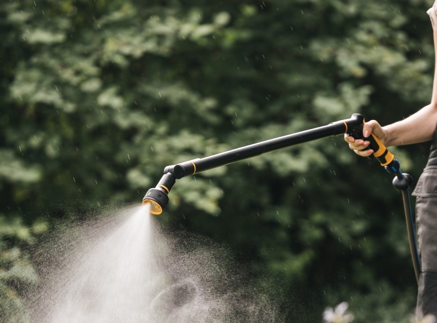 Zalévací tyč Fiskars Comfort Zalévací tyč Fiskars Comfort s 3 režimy zavlažování při práci na zahradě