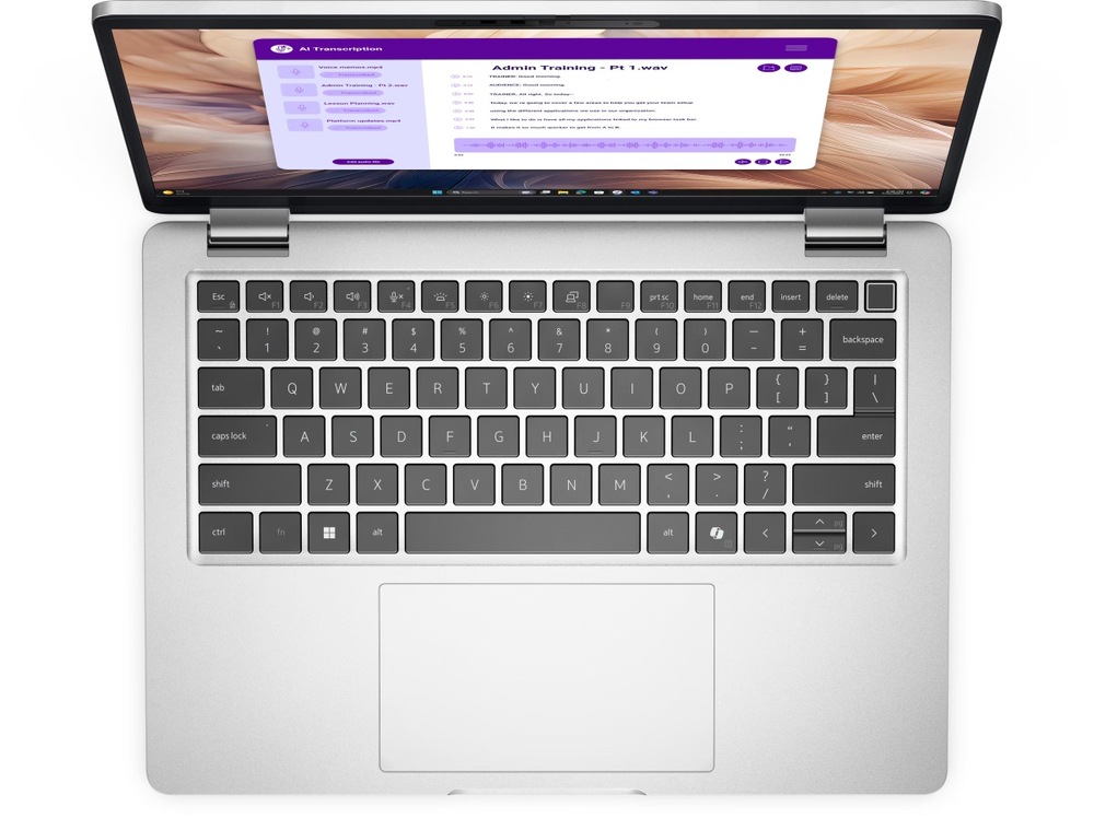Pohled shora na klávesnici notebooku Dell Pro 13 Plus PB13250
