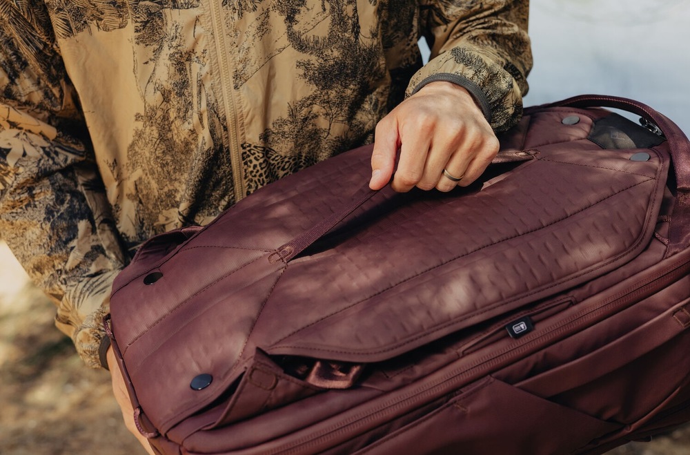 Batoh Peak Design Travel Backpack 45L vínový