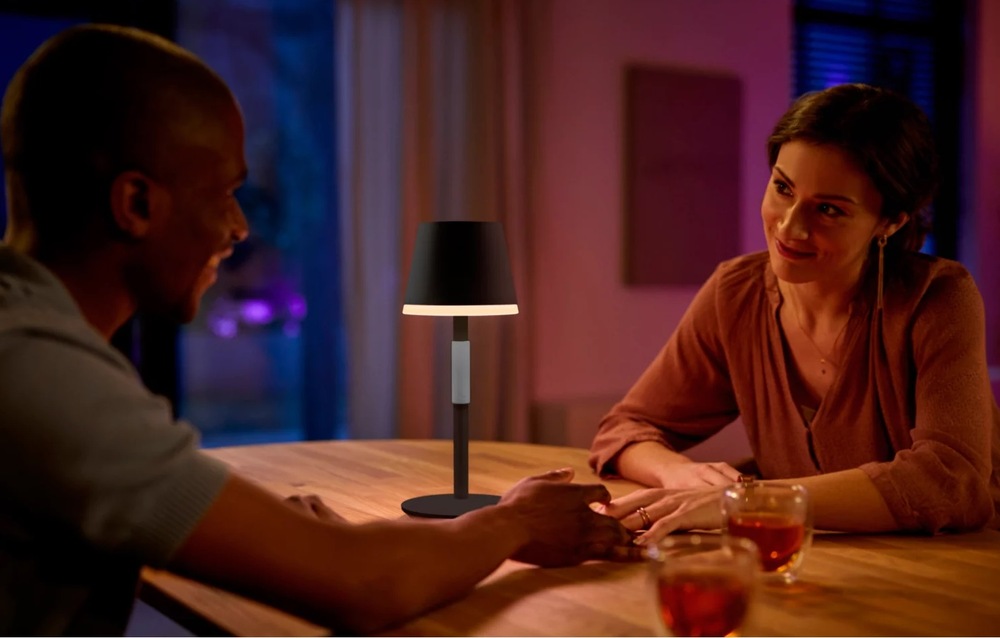 Stolní LED lampička Philips Hue Go černá Stolní LED lampička Philips Hue Go černá