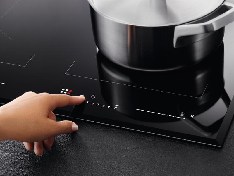 Indukční varná deska AEG Mastery IKE96654FB černá Indukční varná deska AEG Mastery IKE96654FB černá