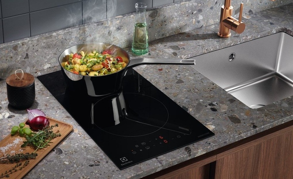 Indukční varná deska Electrolux LIT30230C černá Indukční varná deska Electrolux LIT30230C černá