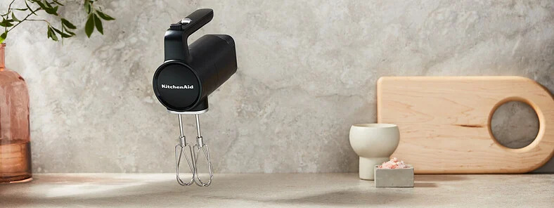 Ruční šlehač KitchenAid 5KHMR700BM (bez baterie) černý Ruční šlehač KitchenAid 5KHMR700BM (bez baterie) černý
