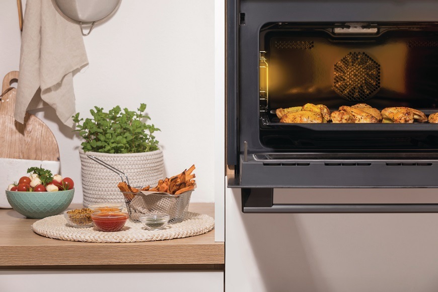 Vestavná trouba Gorenje BCM4058B, černá, AirFry