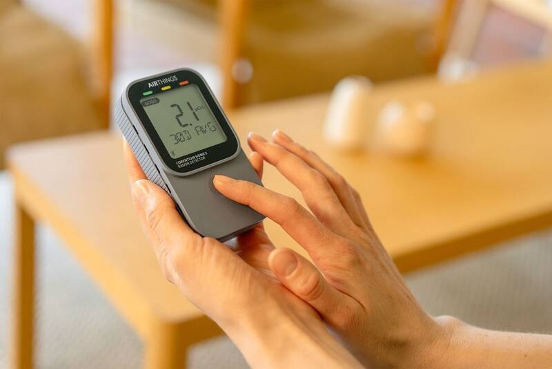 Detektor radonu Airthings Corentium Home 2 šedý