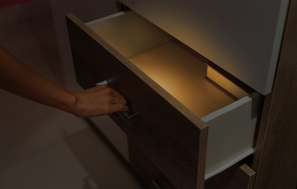 Noční světlo Yeelight LED senzorové do šuplíku (4ks) bílé Osvětlený šuplík světlem Yeelight LED