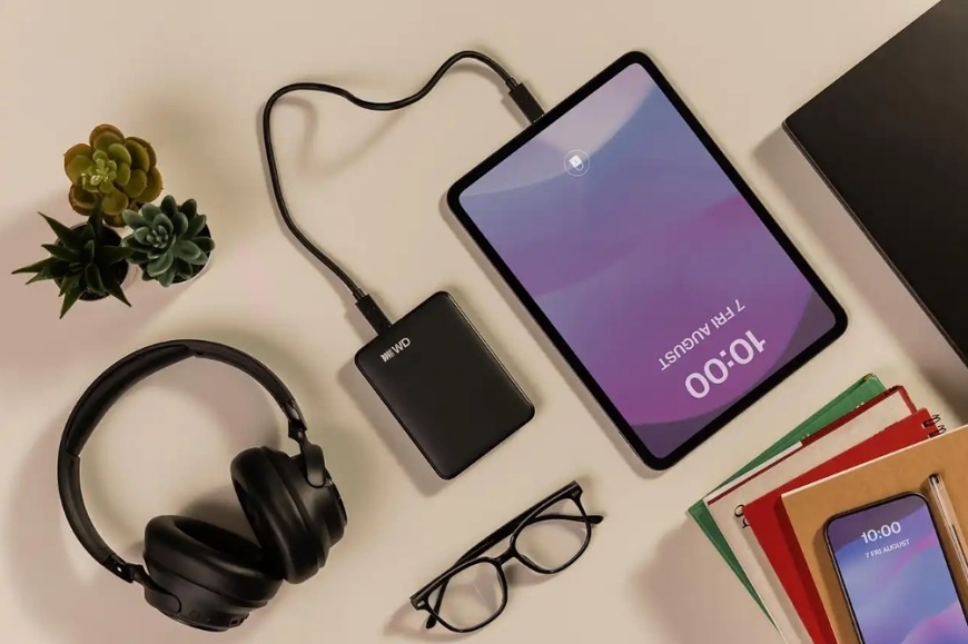 Externí pevný disk 2,5" Western Digital Elements Portable 1TB černý Lehké a kompaktní provedení se snadno vejde do tašky nebo batohu a je ideální pro práci na cestách