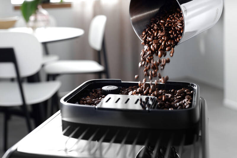 Automatický kávovar De'Longhi Magnifica Evo ECAM 293.61BW hnědý