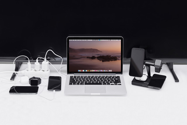 Bezdrátová nabíječka Canyon WS-404B 4v1, Apple MagSafe černá
