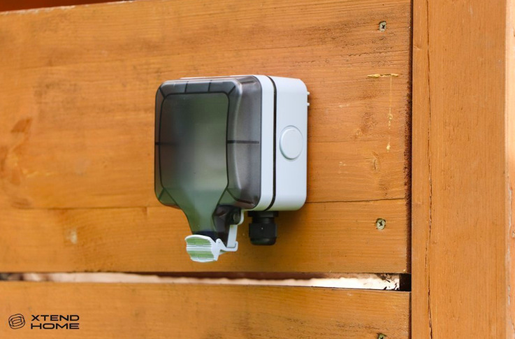 Chytrá zásuvka Xtend Home venkovní IP66 - šedá
