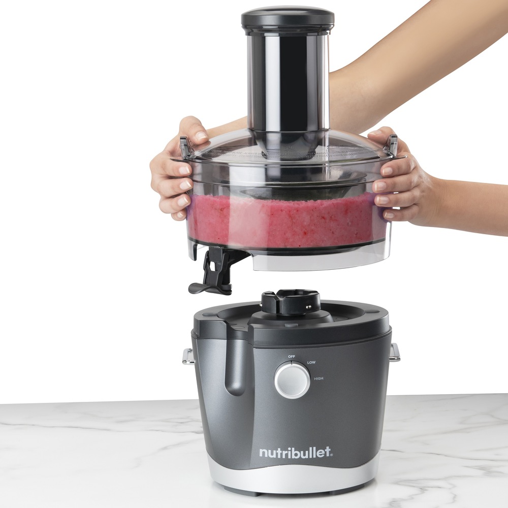 Odšťavňovač Nutribullet NBJ100.G a ukázka vyjmutí nádoby na dužinu