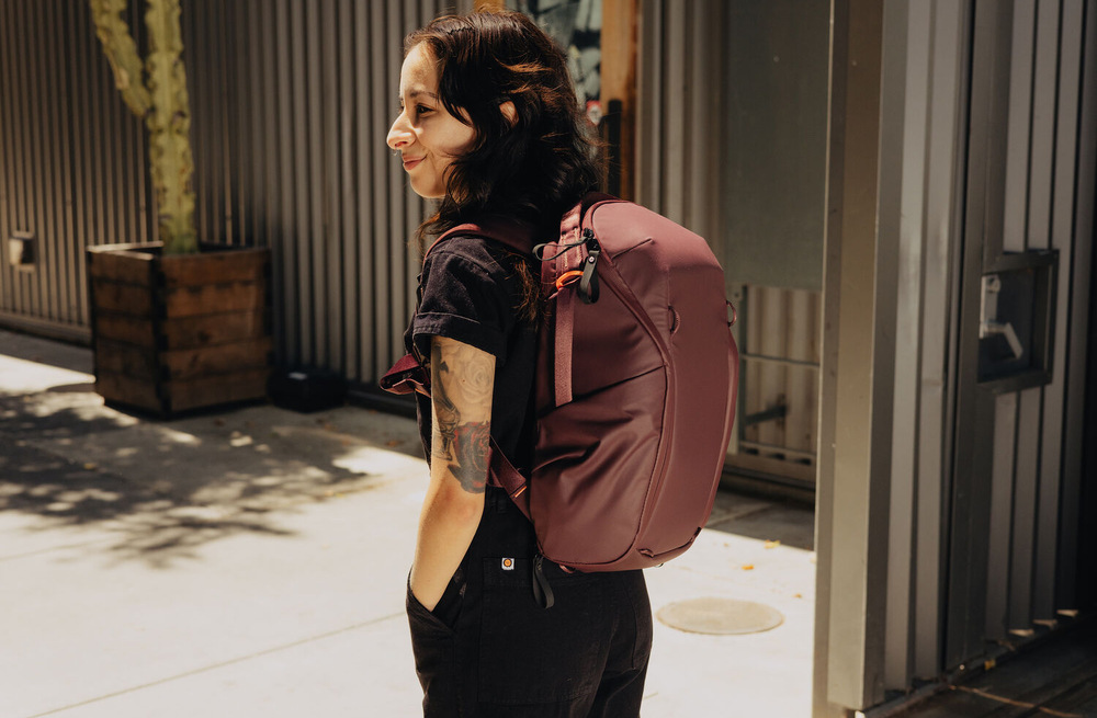 Batoh Peak Design Everyday Backpack 15L Zip vínový Batoh Peak Design Everyday Backpack 15L Zip vínový