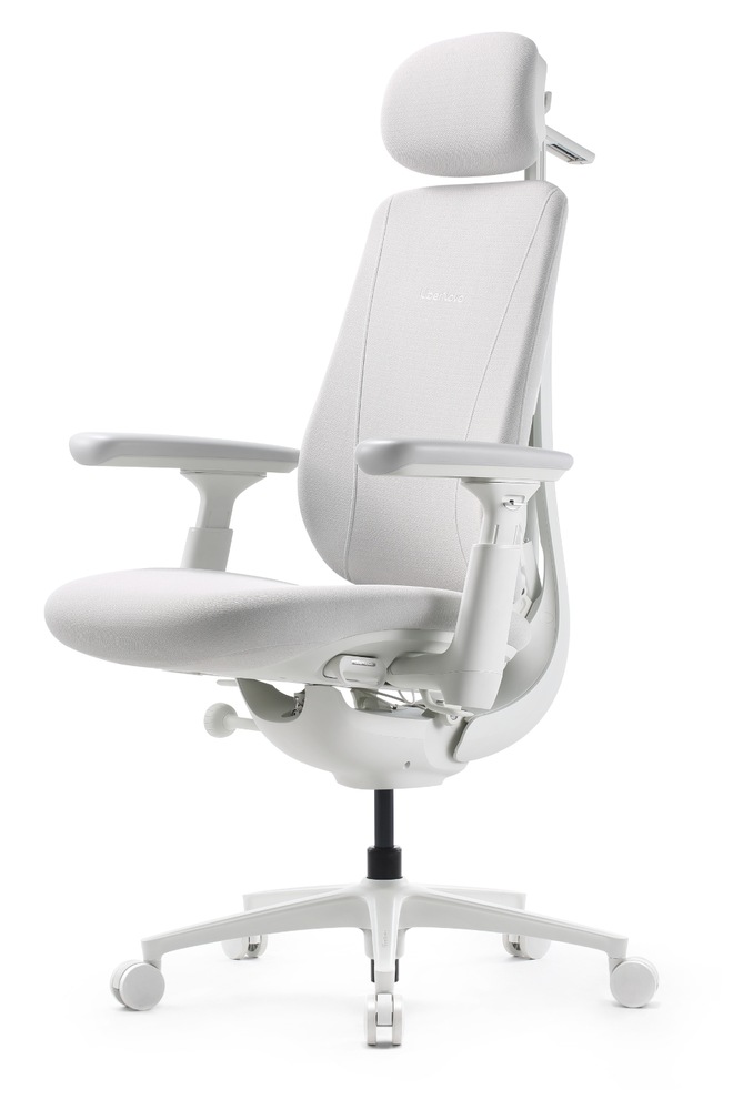 Ergonomická židle LiberNovo Maxis Electric Glacier 52 cm z předního bočního pohledu s opěrkou hlavy a područkami