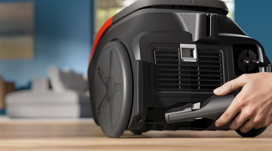Sáčkový vysavač Philips XD1111/10 1000 Series s integrovaným štěrbinovým nástavcem pro úzké prostory.