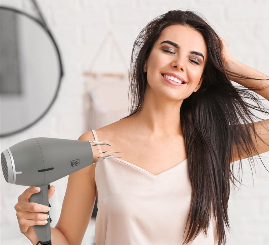 Fén Black+Decker BXHDA2400E vysouší mokré vlasy