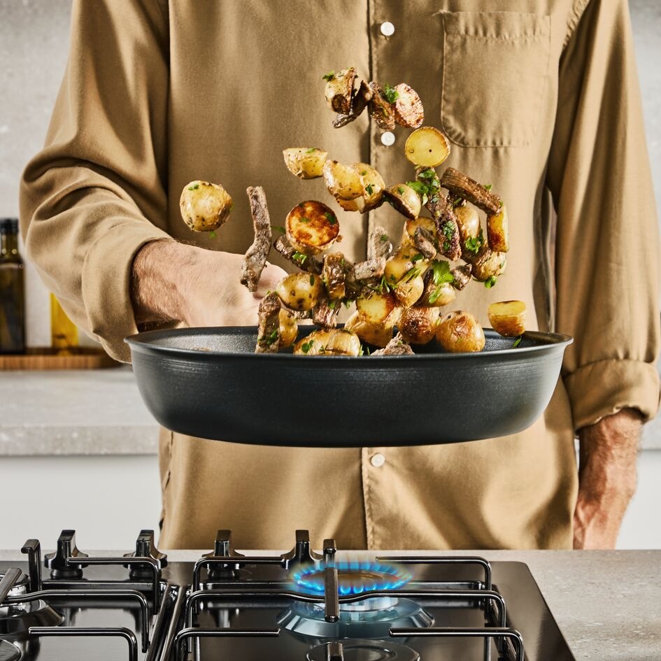 Nepřilnavý povrch WOK pánve Tefal Experience