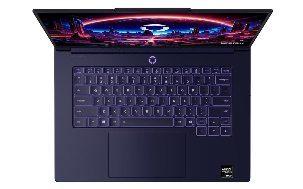 Pohled shora na klávesnici notebooku Lenovo Legion 7 15ASH11
