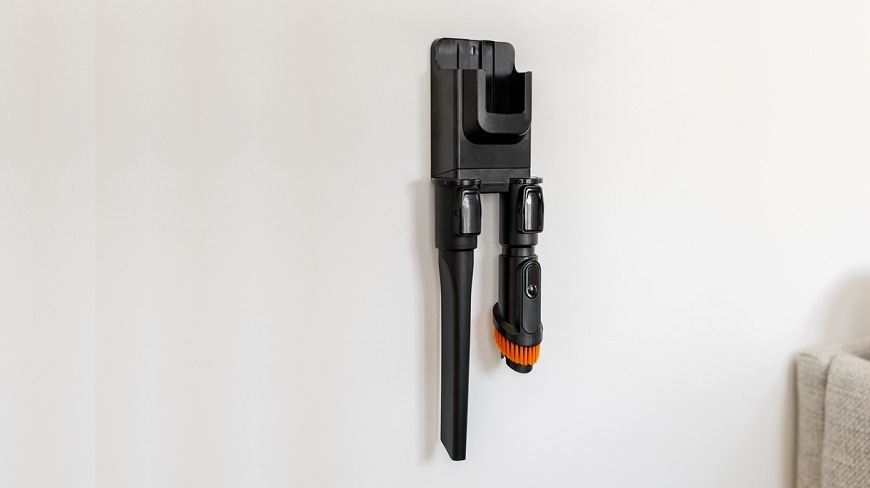 Tyčový vysavač Gorenje SVC296449NMBL NEO MASTER INVERTERPOWER černý nástěnný držák s příslušenstvím vysavače Gorenje SVC296449NMBL