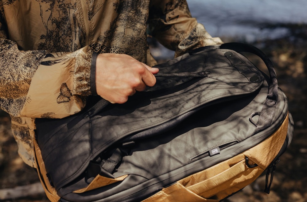 Batoh Peak Design Travel Backpack 30L Coyote žlutý Batoh Peak Design Travel Backpack 30L Coyote žlutý