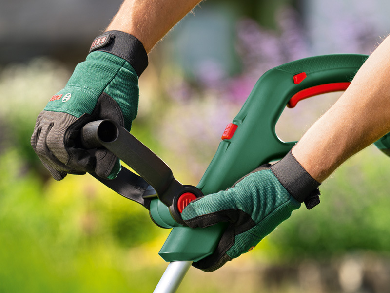 Strunová sekačka Bosch UniversalGrassCut 18V-26-500 (s baterií)