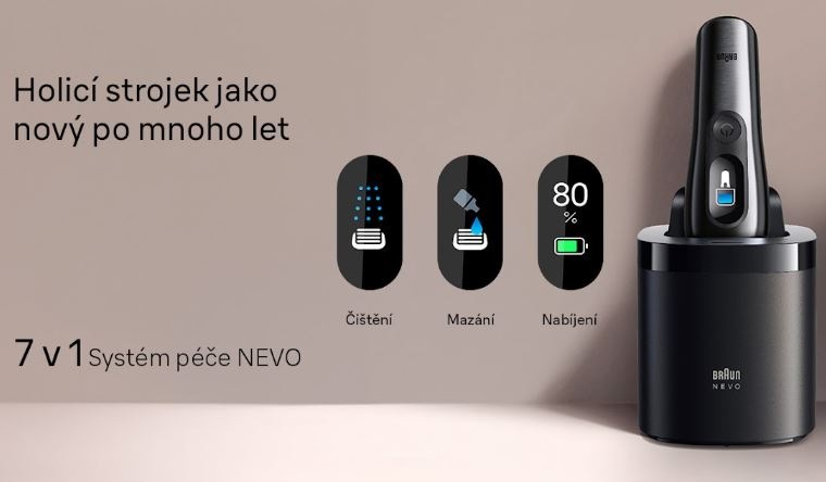 Na obrázku se nachází holicí strojek Braun NEVO15010C, který je umístěný v inteligentním čisticím a pečujícím systému Nevo 7v1.