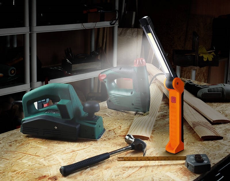 Svítilna Solight WM20, Pracovní nabíjecí LED lampa,  500lm + 70lm, COB, Li-Ion, USB černá/oranžová
