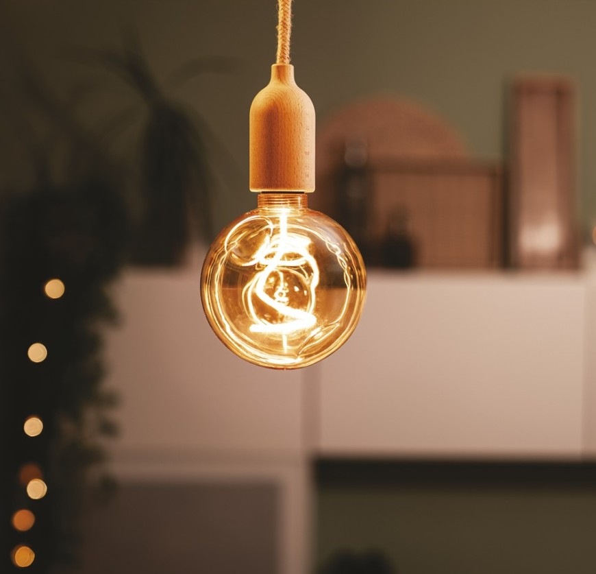 LED žárovka EMOS DECO CG125A "BURGEON" instalovaná v interiéru