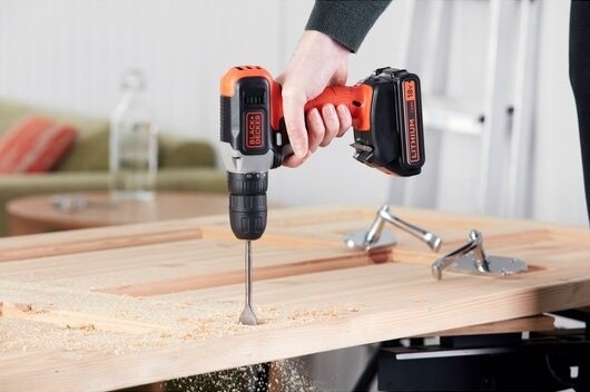 Vrtací šroubovák Black-Decker BCD001C1-QW (s baterií)