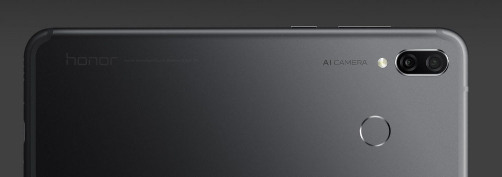 Mobilní telefon HONOR Play černý