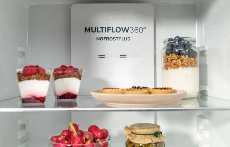 Chladnička s mrazničkou Gorenje G600 NRK620EAW4 bílá na zadni steně chladnicky gorenje je videt system cikulace vzduchu Multiflow 360°, který rovnoměrně šíří vzduch prostorem chladnicky. Na polici jsou dezerty