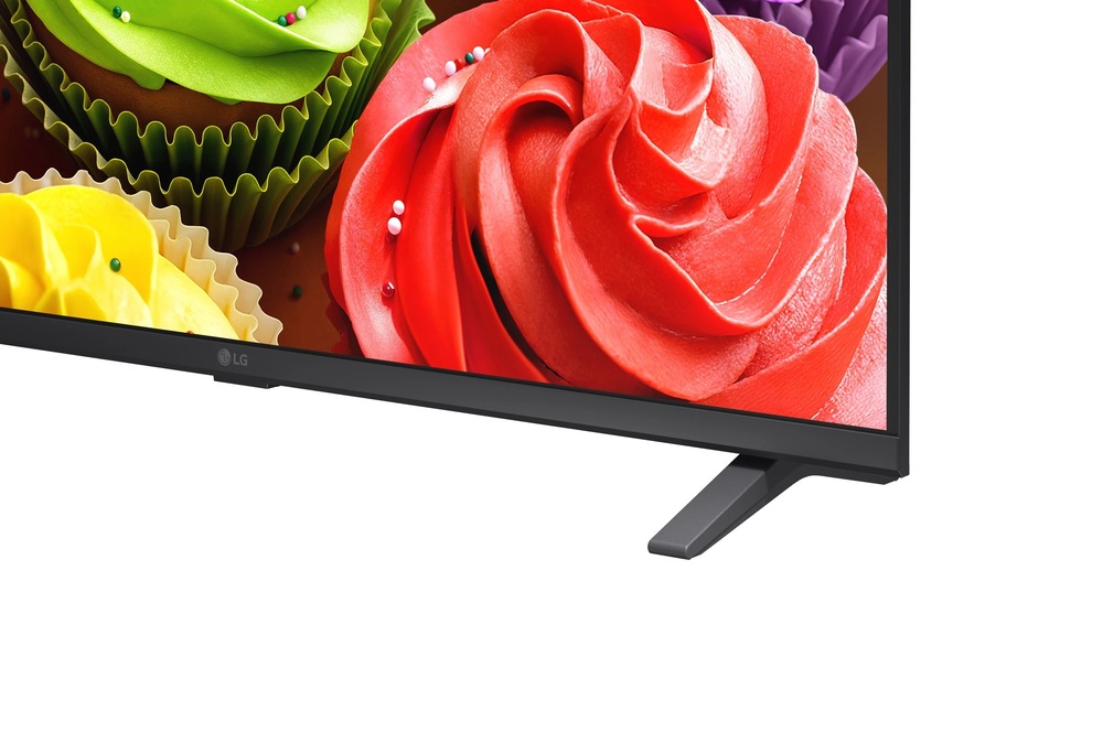 Spodní strana obrazovky LG 32LB650B s nožičkami