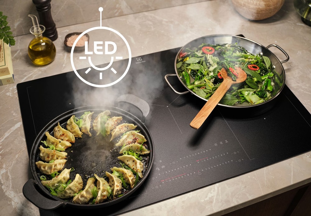 Odsavač par Electrolux LFT526X nerez/ocel Matná varné deska Electrolux se dvěma pánvemi na varných zónách. Deska je přehledně osvětlena pomocí LED osvětlení.