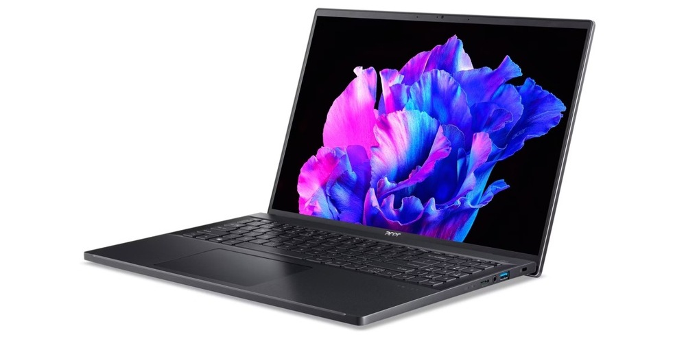 Notebook Acer Swift Go 16 (SFG16-71-588Y) černý Otevřený a zapnutý notebook Acer Swift Go 16 natočený doleva