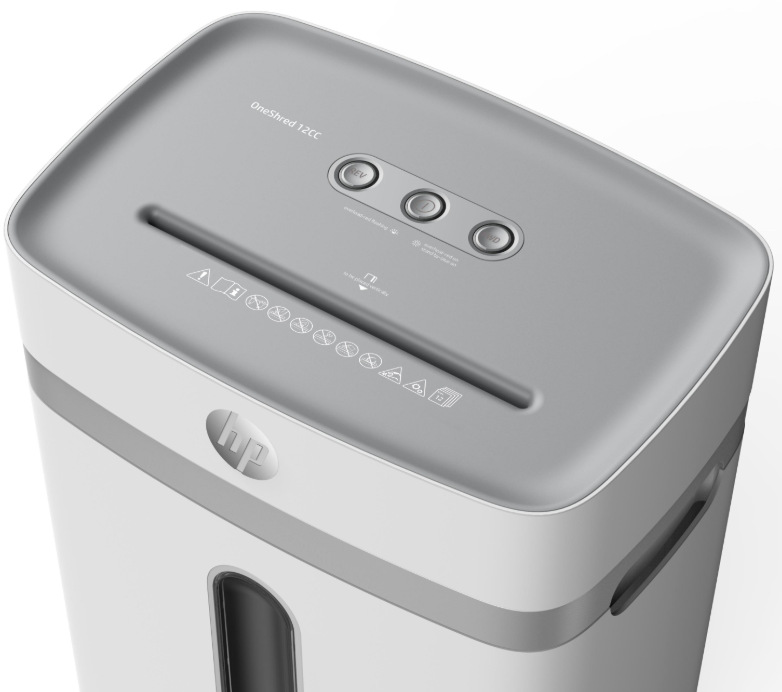 Šikmý pohled na ovládací panel a vstupní otvor Skartovače HP OneShred 12CC