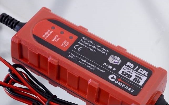 Nabíječka autobaterií Compass 07142 Udrží vaši baterii stále aktivní