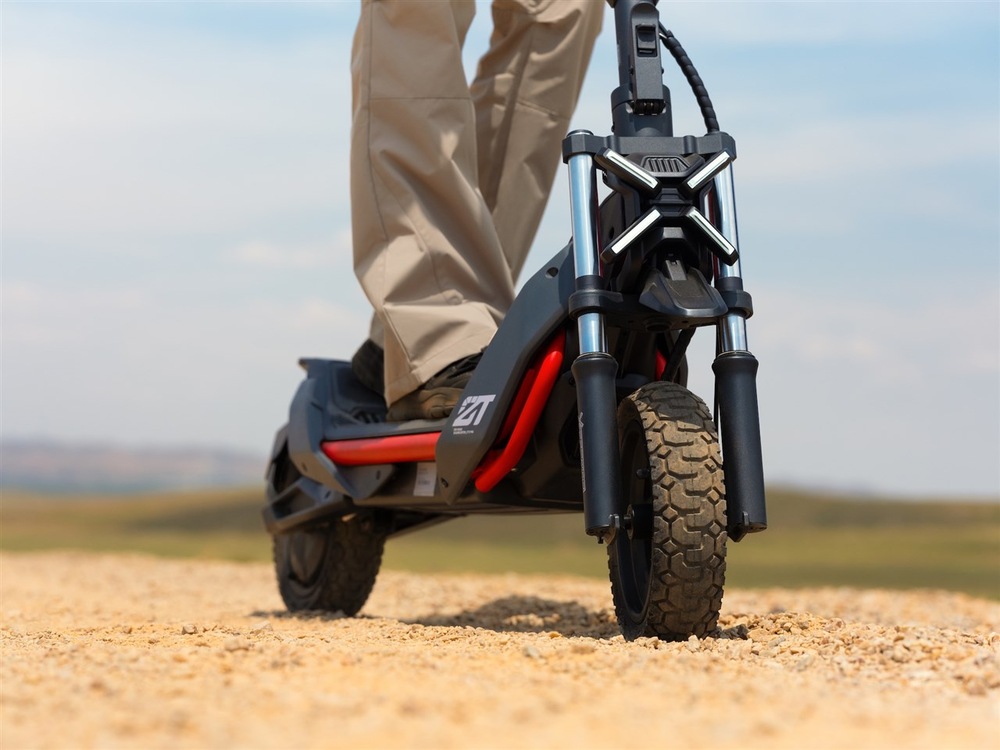 Elektrická koloběžka Segway ZT3 Pro E antracitová