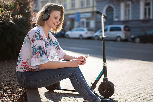 Sluchátka Philips TABH305BK černá
