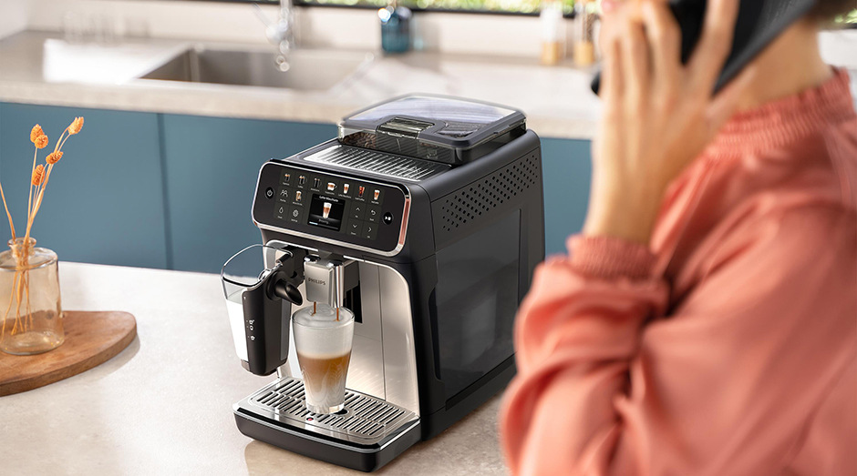 Automatický kávovar Philips Series 5500 LatteGo EP5547/90 černý/chrom