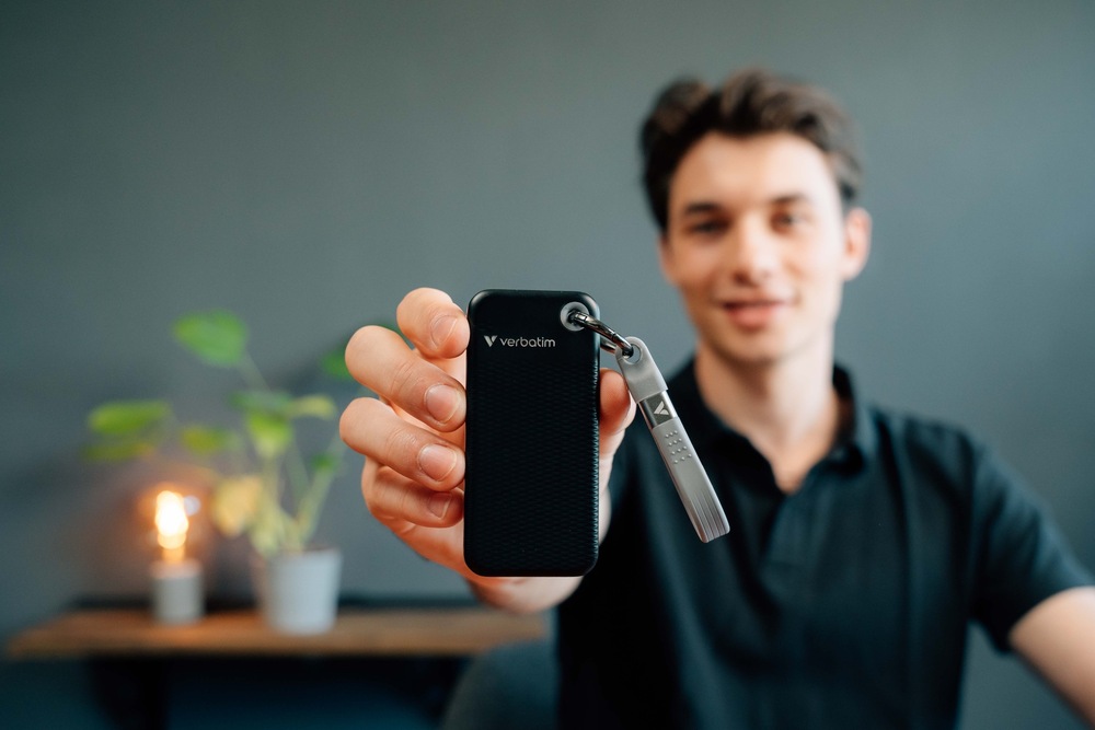 SSD externí Verbatim Pocket 2TB černý/červený