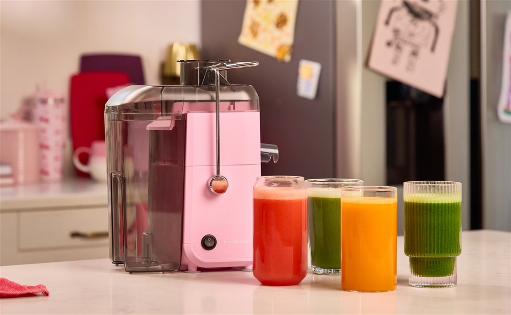 Odšťavňovač RUSSELL HOBBS Juice Luxe Raspberry 28771-56 růžový Odšťavňovač Russell Hobbs Juice Luxe detail produktu se šťávami