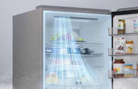 Chladnička s mrazničkou LG GBBS726AMB metal sorbet nerez Chladnička LG GBBS726AMB má otevřené dveře, z vrchní části rovnoměrně proudí do vnitřního prostoru chladný vzduch.